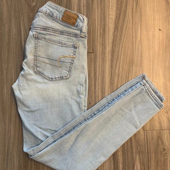 Light-wash American Eagle Cropped Jeans - Picture 2 of 4